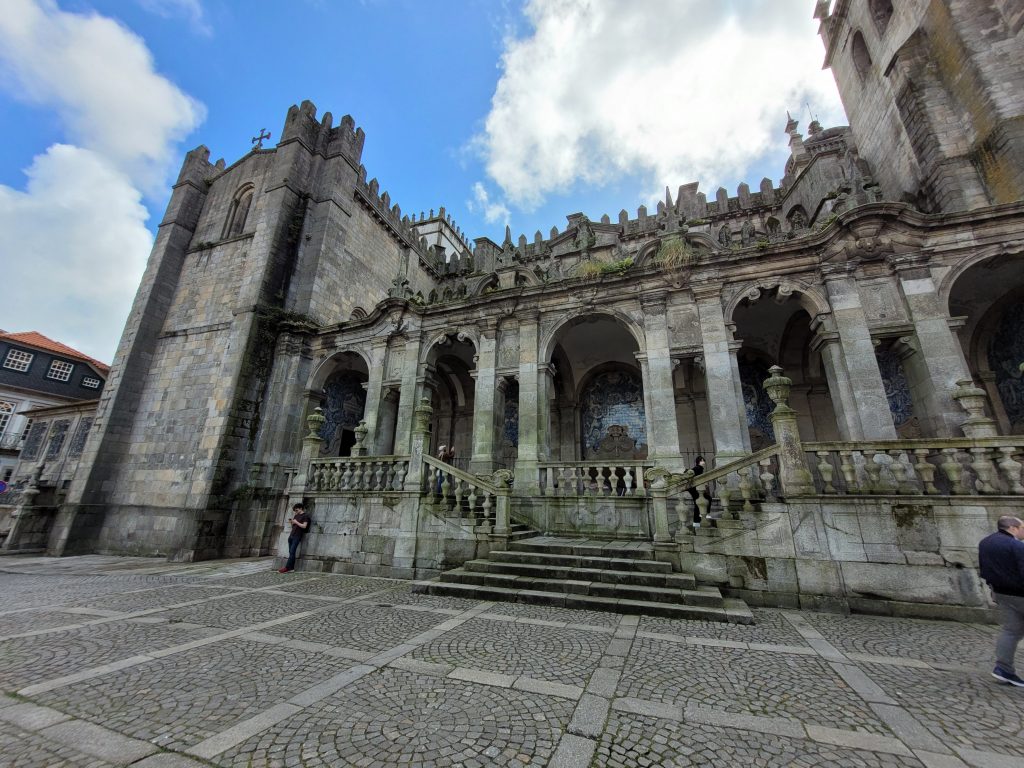 cloîtres gothiques cathédrale Porto